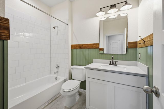104 Ladolia LN, San Marcos, TX 78666