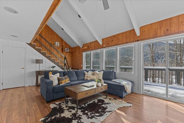 1324 Nebraska Valley Road, Stowe, VT 05672