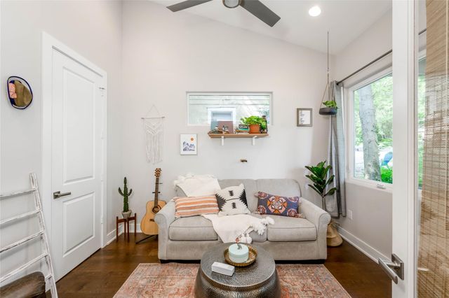 2113 Glendale PL, Austin, TX 78704