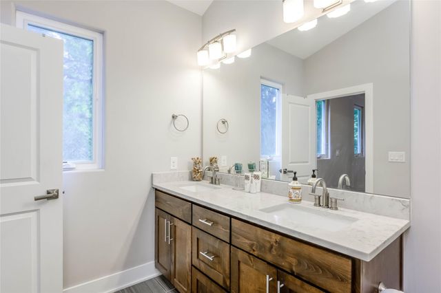 2113 Glendale PL, Austin, TX 78704