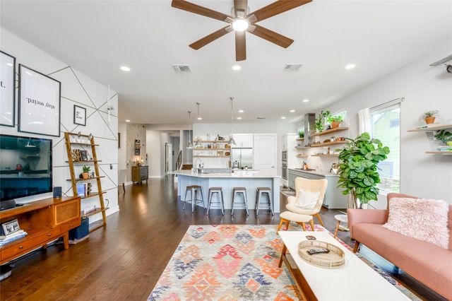 2113 Glendale PL, Austin, TX 78704
