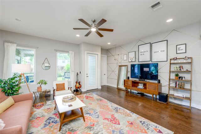 2113 Glendale PL, Austin, TX 78704