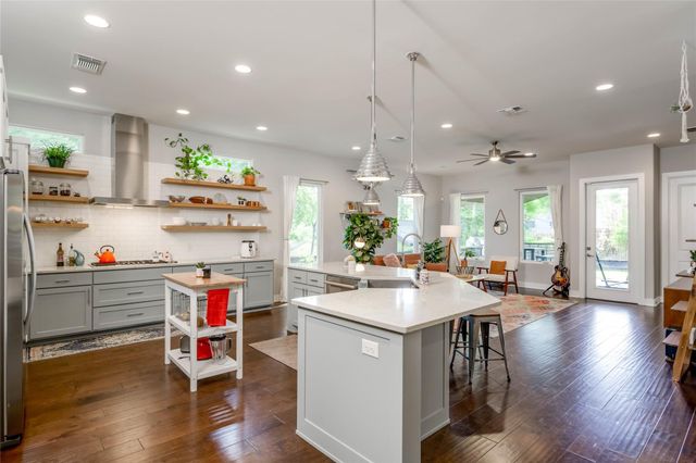 2113 Glendale PL, Austin, TX 78704