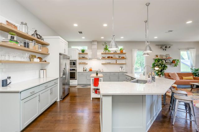 2113 Glendale PL, Austin, TX 78704
