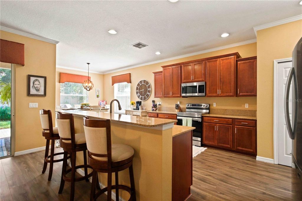 Image 16 of property listing at 6733 45TH TERRACE E, Bradenton, FL 34203
