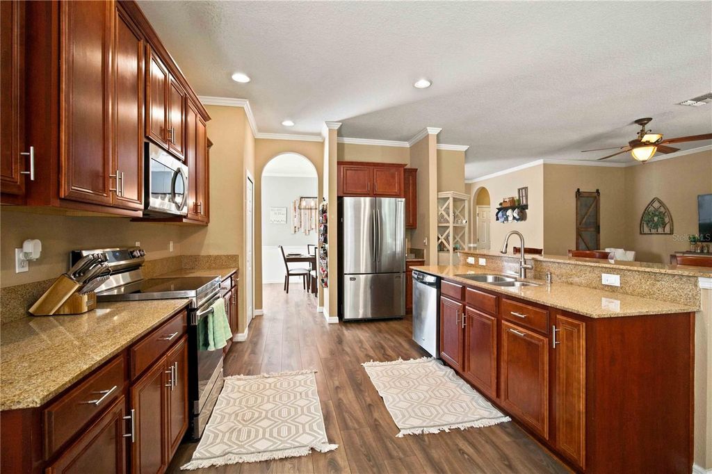 Image 18 of property listing at 6733 45TH TERRACE E, Bradenton, FL 34203