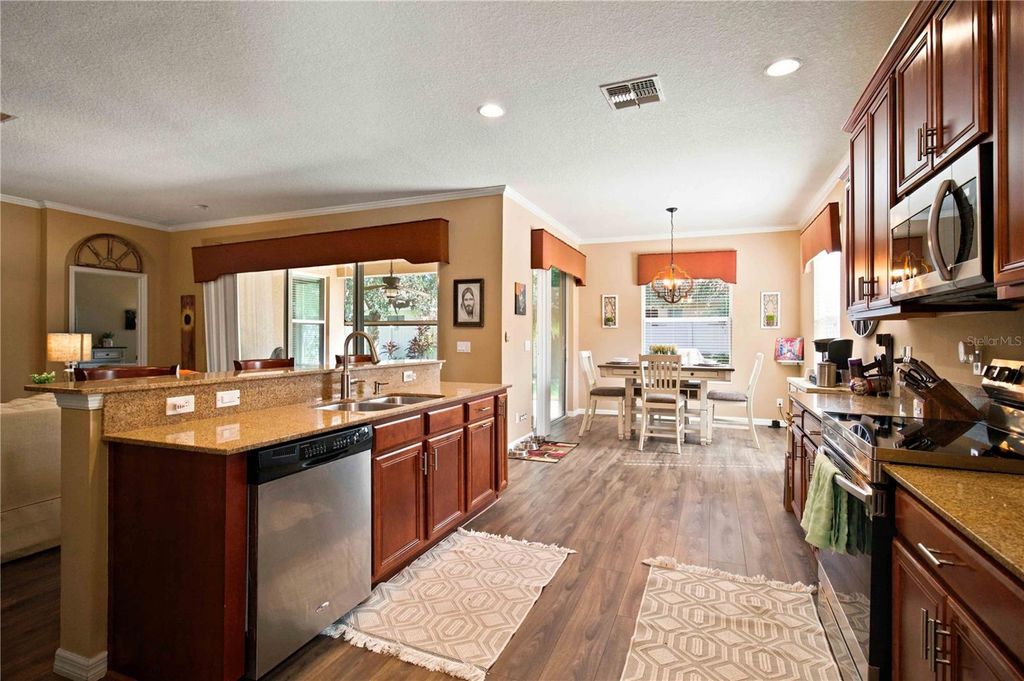 Image 21 of property listing at 6733 45TH TERRACE E, Bradenton, FL 34203