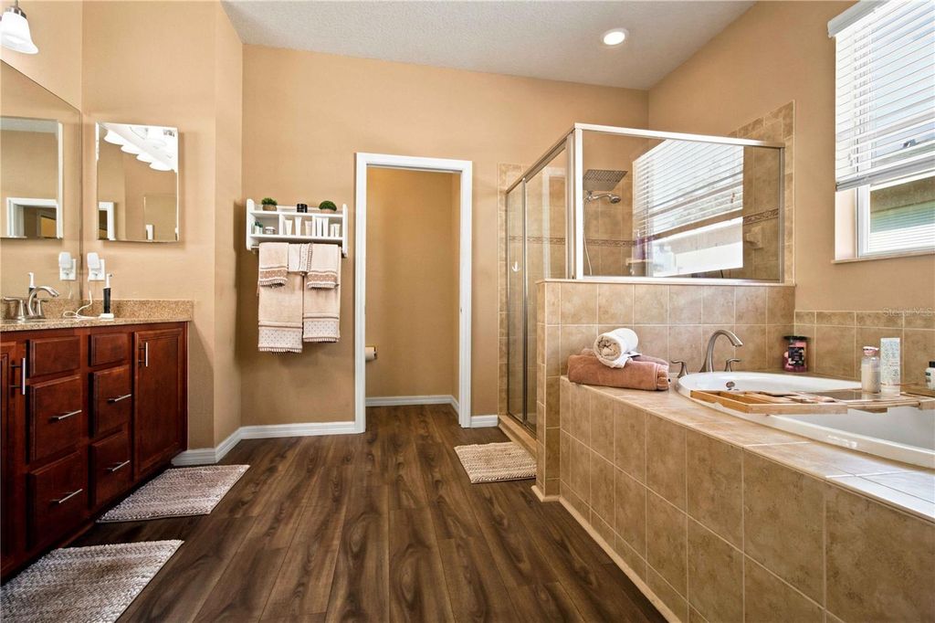 Image 24 of property listing at 6733 45TH TERRACE E, Bradenton, FL 34203