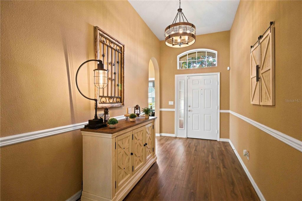 Image 5 of property listing at 6733 45TH TERRACE E, Bradenton, FL 34203