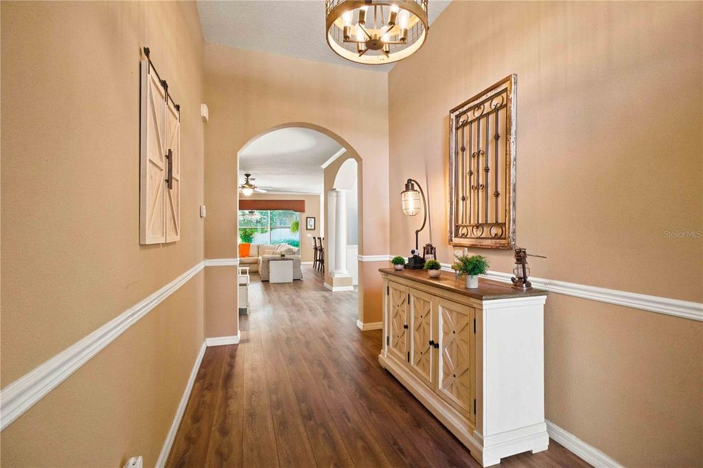 Image 6 of property listing at 6733 45TH TERRACE E, Bradenton, FL 34203