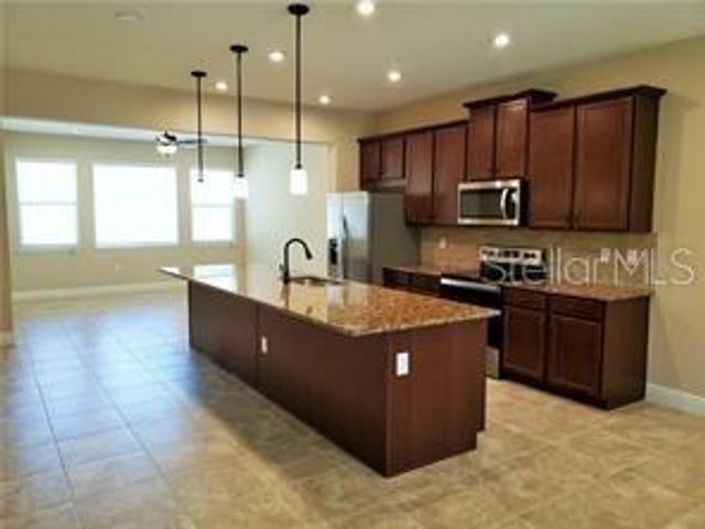 8085 GLENLLOYD AVENUE, Winter Garden, FL 34787