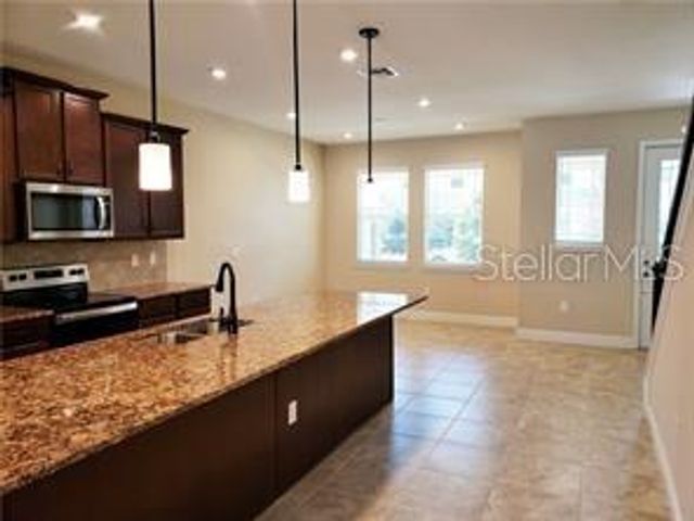 8085 GLENLLOYD AVENUE, Winter Garden, FL 34787