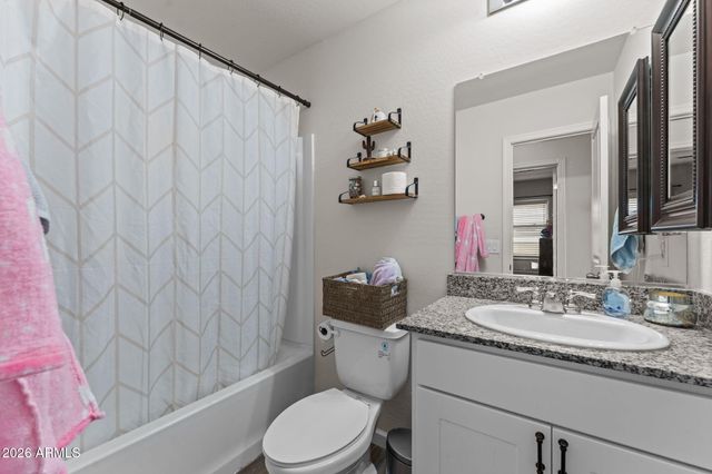 456 Reizen Drive, Morristown, AZ 85342