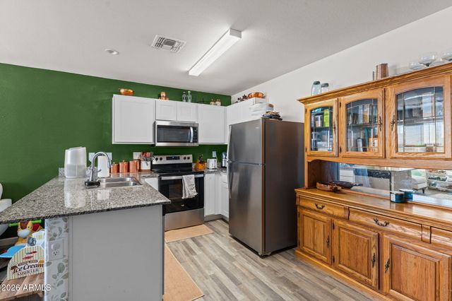 456 Reizen Drive, Morristown, AZ 85342