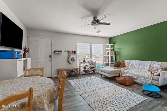 456 Reizen Drive, Morristown, AZ 85342