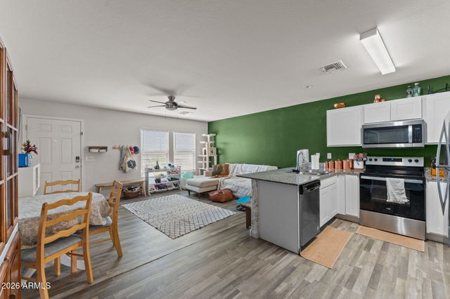 456 Reizen Drive, Morristown, AZ 85342