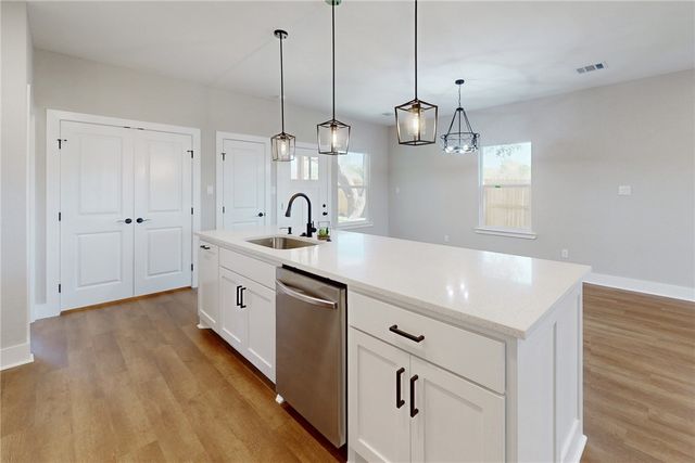 1313 Rollins Avenue, Bryan, TX 77803