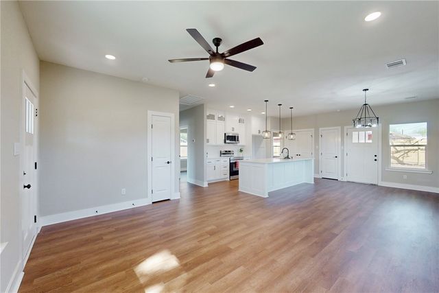 1313 Rollins Avenue, Bryan, TX 77803