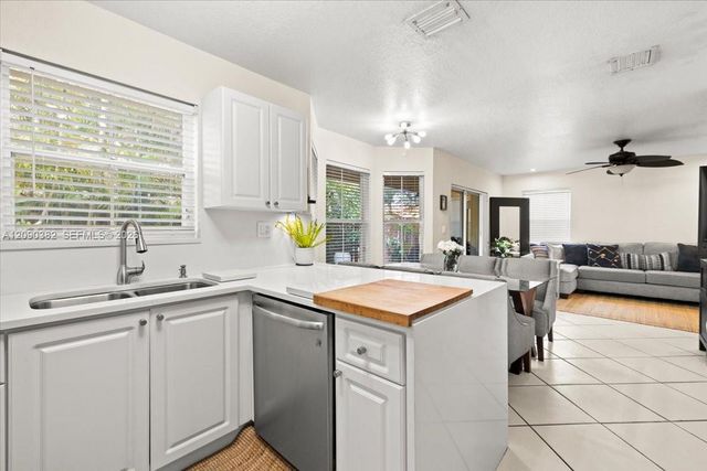 195 Sable Palm Way, Davie, FL 33325