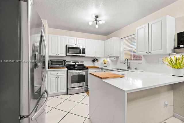 195 Sable Palm Way, Davie, FL 33325
