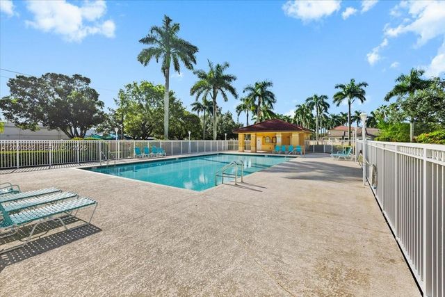 195 Sable Palm Way, Davie, FL 33325