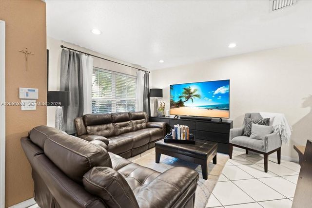 195 Sable Palm Way, Davie, FL 33325