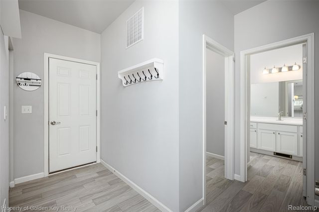 420 Dorchester Drive, Howell, MI 48855