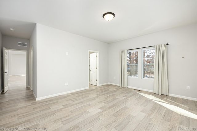 420 Dorchester Drive, Howell, MI 48855