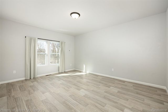 420 Dorchester Drive, Howell, MI 48855