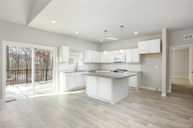 420 Dorchester Drive, Howell, MI 48855