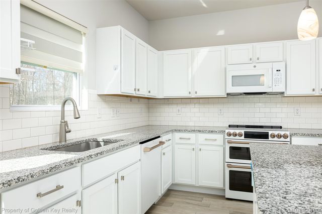 420 Dorchester Drive, Howell, MI 48855