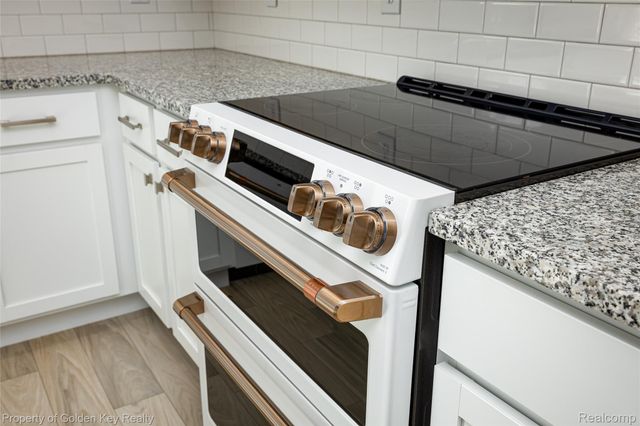 420 Dorchester Drive, Howell, MI 48855