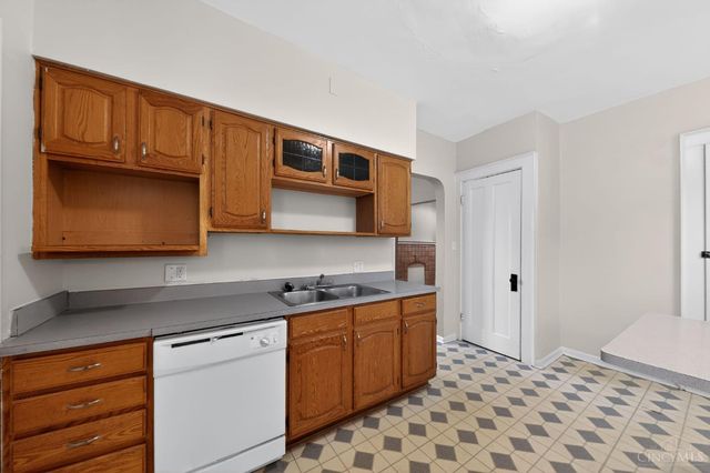 1059 Lockman Avenue, Cincinnati, OH 45238