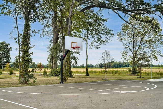 62 Cider Mill Drive, Ashville, OH 43103