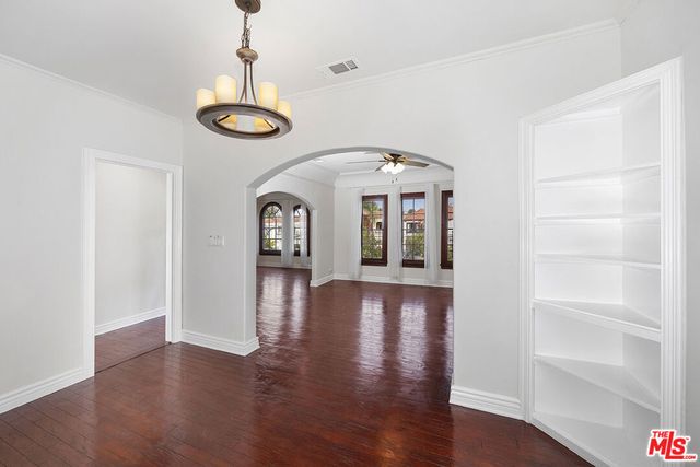 1150 S Tremaine Avenue, Los Angeles, CA 90019