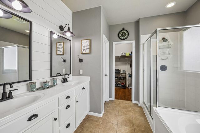 8715 Sunrise Canter Drive, Tomball, TX 77375