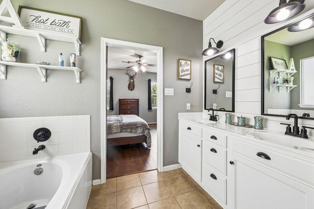 8715 Sunrise Canter Drive, Tomball, TX 77375