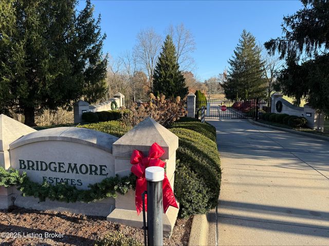 18425 Bridgemore Ln, Louisville, KY 40245