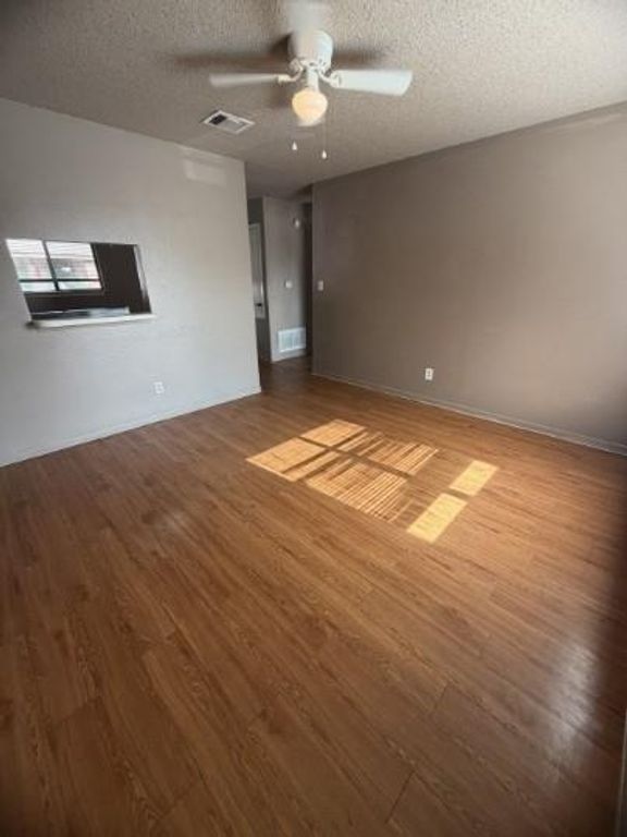 139 Elm DR 302, Lockhart, TX 78644