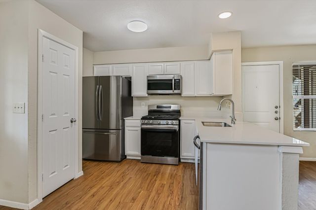 301 Algerita DR B, Georgetown, TX 78628