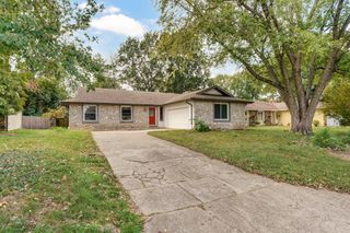 1604 East Walnut Lawn Street, Springfield, MO 65804