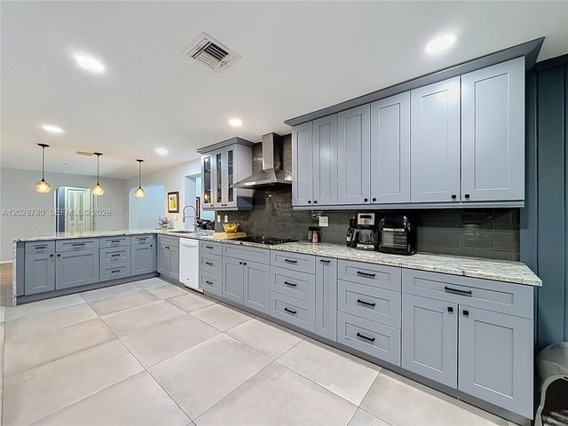 10460 NW 4th St, Plantation, FL 33324