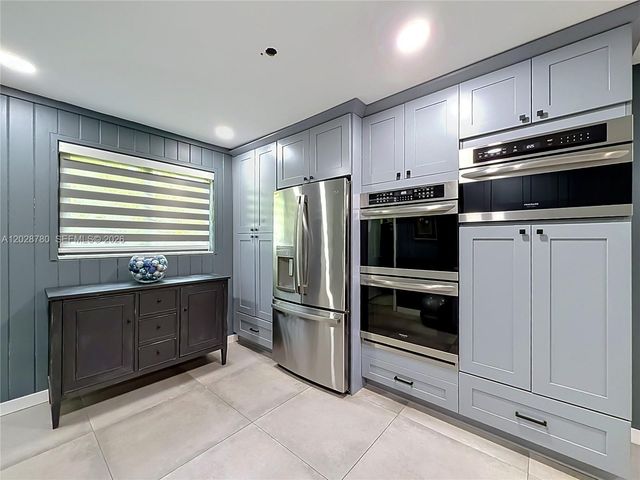 10460 NW 4th St, Plantation, FL 33324