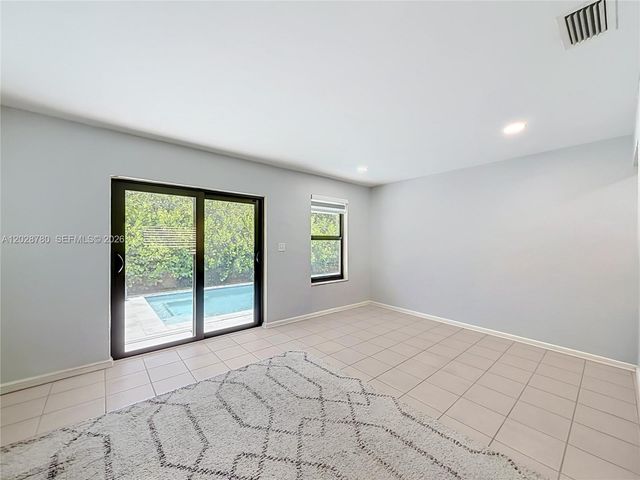 10460 NW 4th St, Plantation, FL 33324