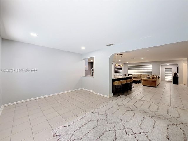 10460 NW 4th St, Plantation, FL 33324