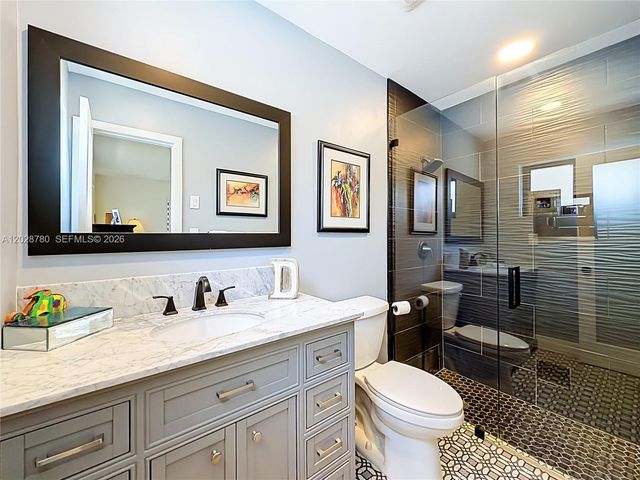 10460 NW 4th St, Plantation, FL 33324