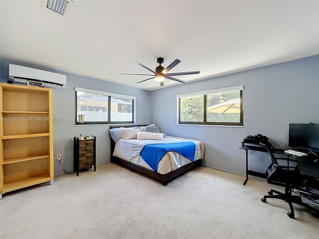 10460 NW 4th St, Plantation, FL 33324
