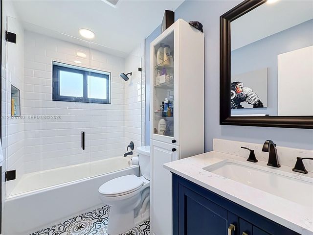 10460 NW 4th St, Plantation, FL 33324
