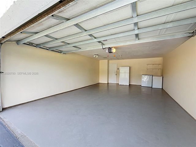 10460 NW 4th St, Plantation, FL 33324