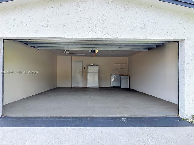 10460 NW 4th St, Plantation, FL 33324